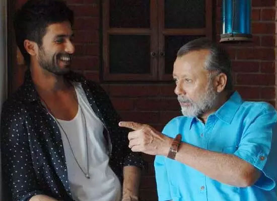 Shahid Kapoor opens up about sharing the frame with dad Pankaj Kapur in Jersey!