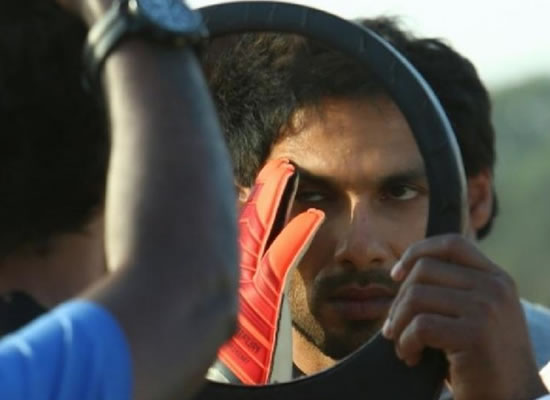 Shahid Kapoor's angry avatar from the sets of Kabir Singh!