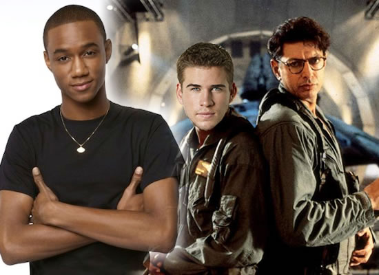 Liam Hemsworth and Jessie Usher join Jeff Goldblum in the sequel film 'Independence Day 2'!