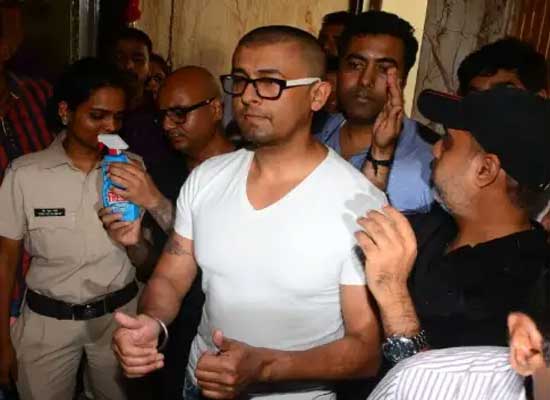 Sonu Nigam arrives at a police station after being manhandled at a musical event in Chembur!