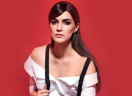 People are looking beyond all the glamour, which is good, says Kriti Sanon on Bareilly Ki Barfi!