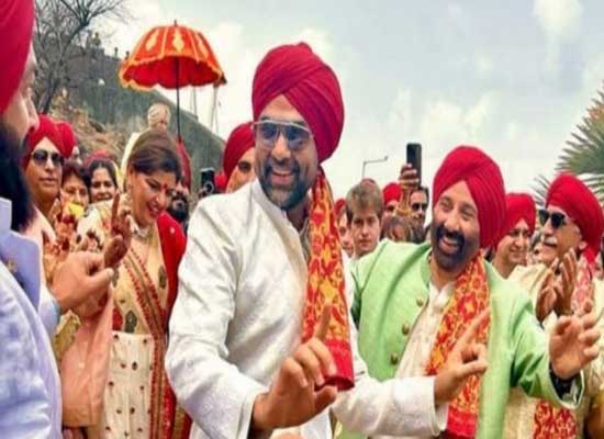 Abhay Deol to share a heart-warming pic with Sunny Deol and Bobby Deol!