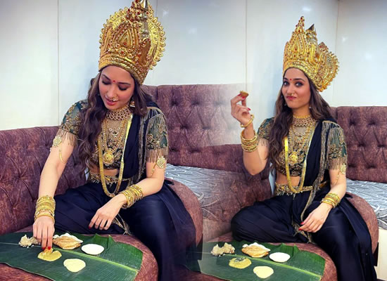 Tamannaah Bhatia enjoys eating on a banana leaf with feeling like a goddess!