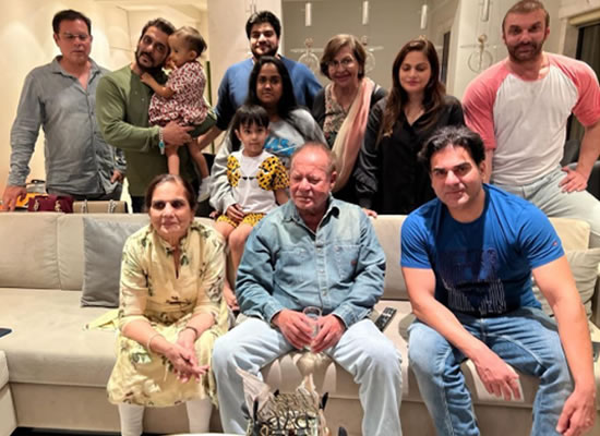 Salman to wish father Salim Khan on his 86th birthday with a loveable family pic!