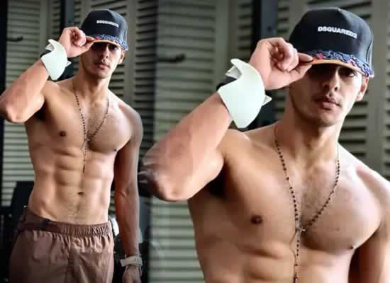 Ishaan Khatter to flaunt his washboard abs in a shirtless pic! Ishaan Khatter to flaunt his washboard abs in a shirtless pic!