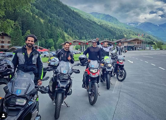 Shahid Kapoor, Kunal Kemmu and Ishaan Khatter strike a cool pose in Switzerland!