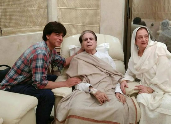 SRK visits Dilip Kumar at his house!