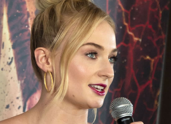 Sophie Turner to reveal studying mental health to essay her character Jean Grey!