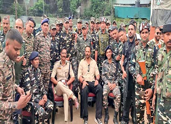 Ajay Devgn and Rohit Shetty enjoy time with SSB Jawans in Jammu and Kashmir!