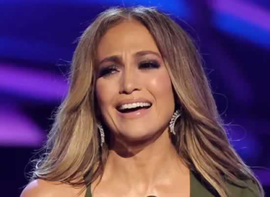 Jennifer Lopez receives Icon Award at iHeartRadio Music Awards 2022!