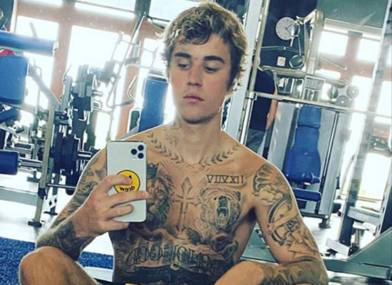 Justin Bieber's bare-chested selfie to encourage people for their fitness routines!