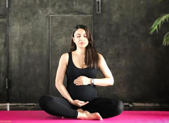 Soha Ali Khan flaunts her baby bump on the occasion of International Yoga Day!
