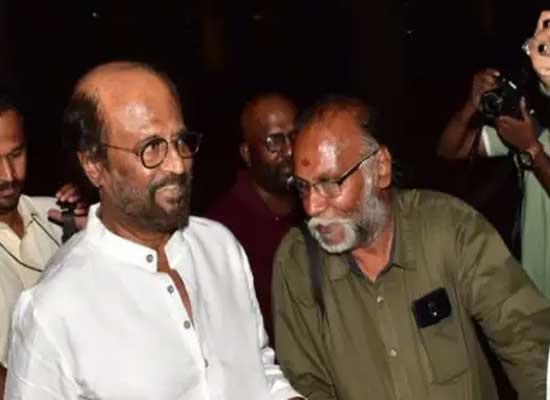 Rajinikanth greets fans with a smile on Jailer sets in Jaisalmer!