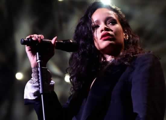 Rihanna to perform at the Super Bowl Halftime Show in 2023!