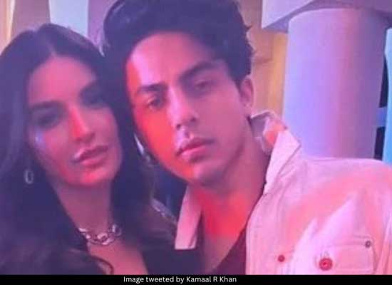 Pak actress Sadia Khan responds to dating rumours with Aryan Khan!