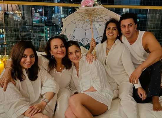 Alia Bhatt-Ranbir Kapoor's Mother's Day celebration with family!